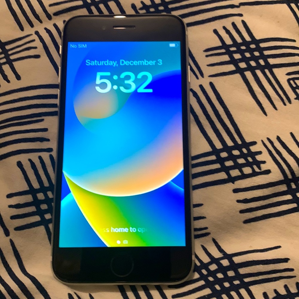 iPhone SE 128 GB SILVER FULLY UNLOCKED